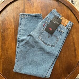 NWT Levi’s Wedgie Straight size 28 button fly